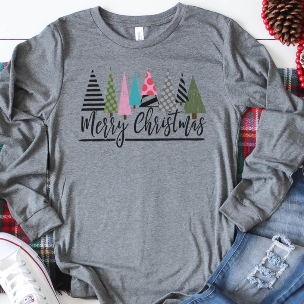 💥 SOLD 💥 Scrapbook Christmas Trees Tee🎄